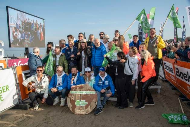 abb Robert Redweik, Katja Woywood, Lars Pape, Wolfgang Lippert, Matthias Killing, Sascha Vollmer, Simone Thomalla, Tanja Lanäus, Dieter Hallervorden, Till Demtroeder, Alec Völkel, Matthias Schloo, Gisa Zach, Wolfgang Stumph, Lara Dandelion und Walter Lehnertz Teilnehmer am Strand bei 10.Jahre Baltic Lights 2026 Promi Charity Schlittenhunderennen zu Gunsten der Welthungerhilfe an der Ostsee zwischen der Seebruecke Ahlbeck und der Seebruecke Heringsdorf ,Samstag 07.03.2026 in Heringsdorf MV Deutschland