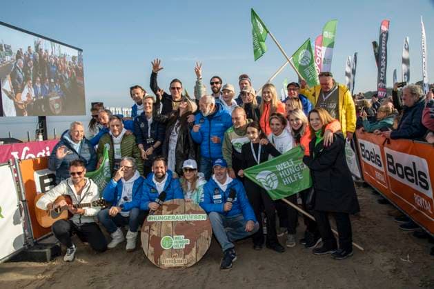 abb Robert Redweik, Katja Woywood, Lars Pape, Wolfgang Lippert, Matthias Killing, Sascha Vollmer, Simone Thomalla, Tanja Lanäus, Dieter Hallervorden, Till Demtroeder, Alec Völkel, Matthias Schloo, Gisa Zach, Wolfgang Stumph, Lara Dandelion und Walter Lehnertz Teilnehmer am Strand bei 10.Jahre Baltic Lights 2026 Promi Charity Schlittenhunderennen zu Gunsten der Welthungerhilfe an der Ostsee zwischen der Seebruecke Ahlbeck und der Seebruecke Heringsdorf ,Samstag 07.03.2026 in Heringsdorf MV Deutschland
