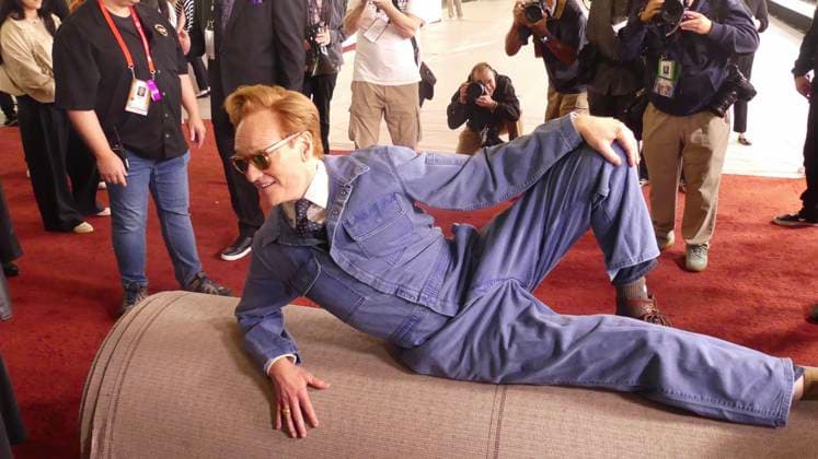 RECORD DATE NOT STATED * Conan O Brien At Oscar s Carpet Roll-Out.* (NEW) *Conan O Brien At Oscar s Carpet Roll-Out.* March 11, 2026, Dolby Theatre, Ovation Hollywood, California, USA: Host of the coming March 15, Sunday s 2026 Oscars, event host Conan O Brien ceremonially-rolled out the 900-foot-long 2026 Oscars Red Carpet at the Dolby Theatre in Los Angeles, while assisting the crew, joking about the carpet s 6,000-lb weight, and momentarily reclining on the carpet for a photo-op seen around-the-world. Credit: Julia Mineeva EGBN News TheNews2 (Foto: EGBN News Thenews2 imago images) * Conan O Brien At Oscar s Carpet Roll-Out.* Copyright: xEGBNxNewsx