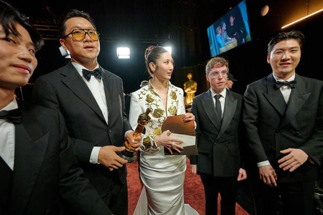 98th Oscars, Academy Awards Yuhan, 24, EJAE, Mark Sonnenblick and ZHUN pose backstage with the Oscar for Original Song during the live ABC Telecast of the 98th Oscars at Dolby Theatre at Ovation Hollywood on Sunday, March 15, 2026., Credit:Richard Harbaugh The Academy Avalon United States of America, CA, Hollywood, Dolby Theater Copyright: xRichardxHarbaughx xThexAcademyx xAvalonx 1083396222