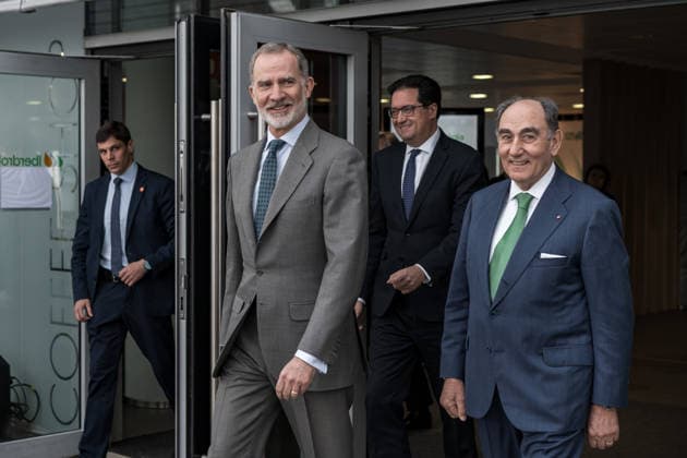 The King presides over the presentation of the Iberdrola Scholarships 2026 The Minister for Digital Transformation and Civil Service, Óscar López c , King Felipe VI i and the Chairman of Iberdrola, Ignacio Sánchez d , during the presentation of the Iberdrola Scholarships, at the Iberdrola Campus, on March 15, 2026, in San Agustín de Guadalix, Madrid Spain The scholarships contribute to excellence in the training of young people, providing them with a high degree of qualification that facilitates their access to their first job These scholarships promote the training of young high-level professionals in the field of energy, pursuing studies in different areas of interest Computer Engineering, Mathematics and Big Data, Cybersecurity, Informa Copyright: xEuropaxPressx 7371166