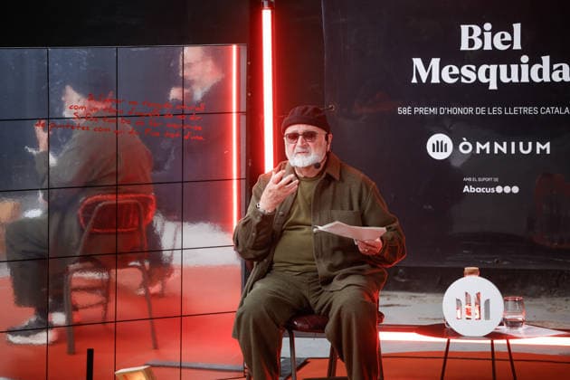 The Mallorcan writer Biel Mesquida wins the 58th Premi d Honor de les Lletres Catalanes The Mallorcan writer Biel Mesquida wins the 58th Premi d Honor de les Lletres Catalanes, on March 19, 2026, in Barcelona, Catalonia Spain Mesquida has been awarded the 58th Premi d Honor de les Lletres Catalanes, a recognition made by Òmnium Cultural to his literary career According to the rules, the Prize, endowed with 20,000 euros, is awarded to a person who for his literary or scientific work in Catalan language, and for the importance and exemplary nature of his intellectual work, has contributed significantly and continuously in the cultural life 19 MARCH 2026 Kike Rincó Barcelona Barcelona Barcelona Espana Copyright: xKikexRinconx 7379553