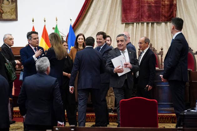 Felipe VI presides over the investiture of Sergio Mattarella as doctor honoris causa in Salamanca The President of the Junta de Castilla y León, Alfonso Fernández Manueco c , during the investiture of the President of the Italian Republic, Sergio Mattarella, as doctor honoris causa by the University of Salamanca, on March 19, 2026, in Salamanca, Castilla y León Spain The investiture is held in the Paraninfo of the University of Salamanca, following the ancient Latin ceremonial and as the highest academic distinction of the Salamanca University. This honorary doctorate recognizes Mattarellas legal and political career and his defense of humanism, Europeanism and culture as the basis of democracy 19 MARCH 2026 Manuel Á Salamanca Salamanca Sa Copyright: xManuelxÃngelxLayax 7380084