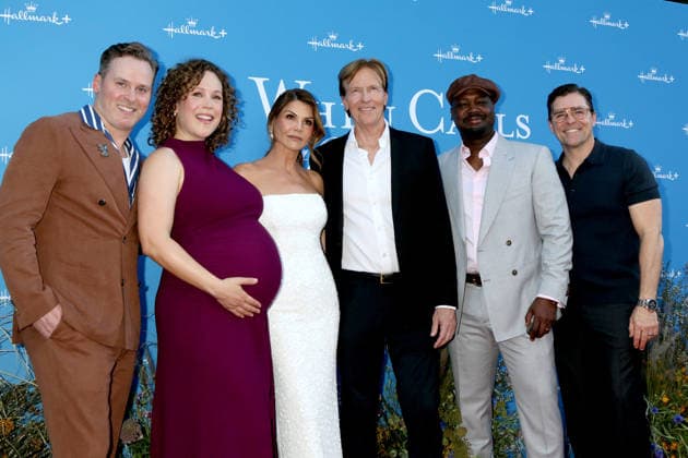 March 19, 2026, West Hollywood, California, USA: LOS ANGELES - MAR 19: Ben Rosenbaum, Erin Krakow, Lori Loughlin, Jack Wagner, Viv Leacock, Kavan Smith at the When Calls the Heart and Hope Valley: 1874 Celebration at The Sun Rose Hotel on March 19, 2026 in West Hollywood, CA West Hollywood USA - ZUMAb170 20260319_aap_b170_006 Copyright: xKayxBlakex
