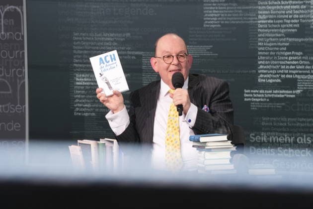 Buchmesse Leipzig GER, Leipzig,20260319, Buchmesse Leipzig, Messehalle , Denis Scheck, Best of druckfrisch, , Vorstellung von neuerscheinungen, ist Übersetzer und Journalist in Hörfunk und Fernsehen, ach die dumme Literatur, Nicolas mahler, Shurkamp Verlag