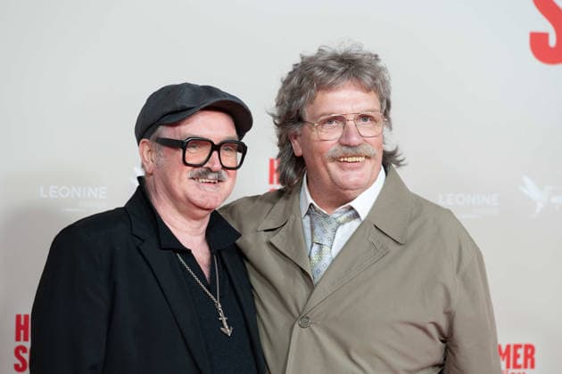 von links: Marc SCHOETTELDREIER, Schötteldreier, Hape KERKELING in der Rolle des Horst Schlaemmer, Schlämmer, Roter Teppich, Red Carpet Show, Ankunft, arrival, Filmpremiere HORST SCHLAEMMER SUCHT DAS GLUECK, Schlämmer, in der Lichtburg in Essen, 19.03.2026.
