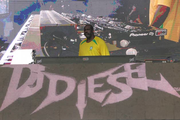 Sao Paulo (SP), 03 20 2026 - Culture Shows Festival DJ Diesel - Shaquille O Neal performs as DJ Diesel at Lollapalooza Brazil 2026. Using the stage name DJ Diesel (one of his nicknames on the dance floor), Shaq performed on the Perry s stage, dedicated to electronic music, this Friday, March 20, 2026. NBA legend Shaquille O Neal will perform as DJ Diesel at Lollapalooza Brazil 2026. (Foto: Leco Viana Thenews2 imago images) Sao Paulo (SP), 03 20 2026 - Culture Shows Festival DJ Diesel - Shaquille O Neal performs as DJ Diesel at Lollapalooza Brazil 2026. Using the stage name DJ Diesel (one of his nicknames on the dance floor), Shaq performed on the Perry s stage, dedicated to electronic music, this Friday, March 20, 2026. Copyright: xLecoxVianax