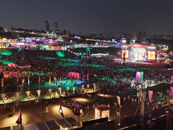 RECORD DATE NOT STATED Lollapalooza movement Sao Paulo (SP), March 20, 2026 - Culture Shows Festival - Crowd movement around the stages and lounge in the late afternoon of the first day of the Lollapalooza festival at the Interlagos racetrack in the southern zone of Sao Paulo. This Friday, March 20, 2026 (Foto: Leandro Chemalle Thenews2 imago images) Lollapalooza movement Copyright: xLeandroxChemallex