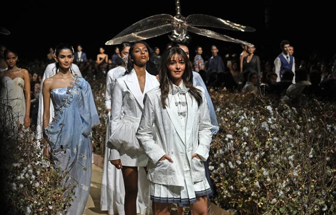 March 20, 2026, Mumbai, Maharashtra, India: Bollywood actress Ananya Panday (c) wearing designer Rahul Mishra s creation walks the ramp on the second day of Lakme Fashion Week (LFW) in Mumbai. Mumbai India - ZUMAs197 20260320_aaa_s197_342 Copyright: xAshishxVaishnavx