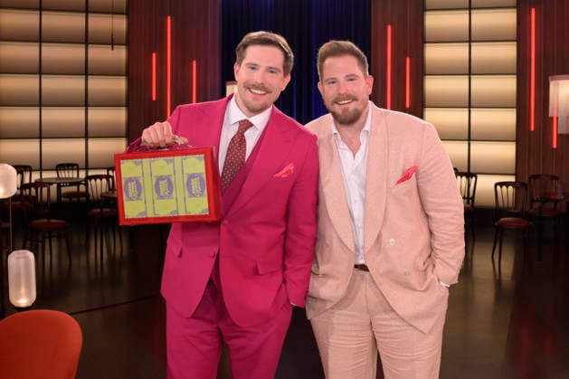 v. Links: Dennis Wolter, Benny Wolter, Entertainer, Moderatoren, Podcaster, Portraets, Porträts, Portraits, Gruppenfoto zu Gast in der Sendung ,,Koelner Treff,, im WDR Fernsehen, 20.03.2026. Â