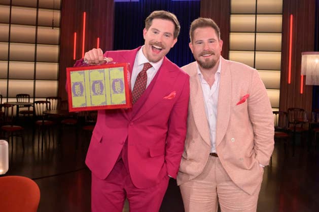 v. Links: Dennis Wolter, Benny Wolter, Entertainer, Moderatoren, Podcaster, Portraets, Porträts, Portraits, Gruppenfoto zu Gast in der Sendung ,,Koelner Treff,, im WDR Fernsehen, 20.03.2026. Â
