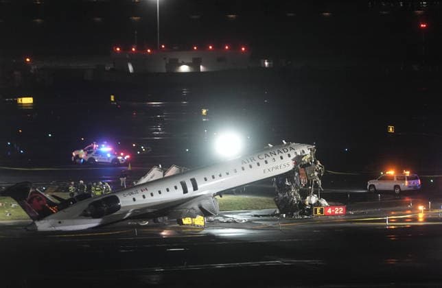 Air Canada plane collides with fire truck at LaGuardia, killing 2, injuring others NEW YORK, UNITED STATES - MARCH 23: Passenger plane collides with a fire truck while landing at LaGuardia Airport, killing the pilot and copilot and injuring two others on March 23, 2026, in New York, United States. Selcuk Acar Anadolu New York United States. Editorial use only. Please get in touch for any other usage. Copyright: x2026xAnadoluxSelcukxAcarx