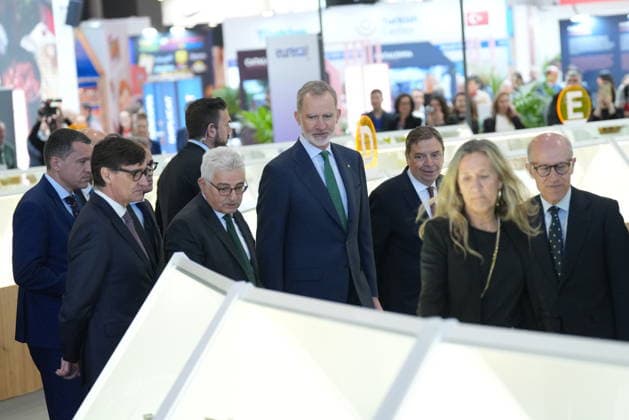 The King will inaugurate the International Food and Beverages Exhibition Alimentaria 2026, which celebrates its 50th anniversary King Felipe VI c , and the President of the Generalitat, Salvador Illa i , and the Minister of Agriculture, Fisheries and Food, Luis Planas 2d , during the inauguration of the International Food and Beverages Exhibition Alimentaria 2026, at the Fira de Barcelona, on March 23, 2026, in L Hospitalet de Llobregat, Barcelona, Catalonia Spain The show brings together the entire value chain of the food sector, from retail to hotels, restaurants and cafes The event coincides with the 50th anniversary of Alimentaria, which was born in 1976 as the first major professional show in Spain dedicated to the food industry 23 MA Copyright: xDavidxZorrakinox 7389032