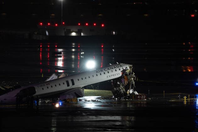 Air Canada plane collides with fire truck at LaGuardia, killing 2, injuring others NEW YORK, UNITED STATES - MARCH 23: Passenger plane collides with a fire truck while landing at LaGuardia Airport, killing the pilot and copilot and injuring two others on March 23, 2026, in New York, United States. Lokman Vural Elibol Anadolu New York United States. Editorial use only. Please get in touch for any other usage. Copyright: x2026xAnadoluxLokmanxVuralxElibolx