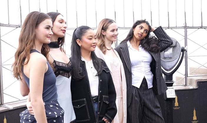 Maddie Ziegler, Lana Condor, Iris Apatow, Millicent Simmonds and Avantika to Visit the Empire State Building Ahead of the Premiere of Prime Video™s Pretty Lethal. (NEW) Maddie Ziegler, Lana Condor, Iris Apatow, Millicent Simmonds and Avantika to Visit the Empire State Building Ahead of the Premiere of Prime Video™s Pretty Lethal. March 23, 2026, New York, USA: Actresses (L-R) Millicent Simmonds, Maddie Ziegler, Lana Condor, Iris Apatow and Avantika Visit the Empire State Building ahead of the Premiere of Prime Video™s Pretty Lethal. Credit: Jorge Estrellado Thenews2 (Foto: Jorge Estrellado Thenews2 imago images) Maddie Ziegler, Lana Condor, Iris Apatow, Millicent Simmonds and Avantika to Visit the Empire State Building Ahead of the Pr Copyright: xJorgexEstrelladox