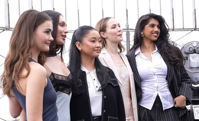Maddie Ziegler, Lana Condor, Iris Apatow, Millicent Simmonds and Avantika to Visit the Empire State Building Ahead of the Premiere of Prime Video™s Pretty Lethal. (NEW) Maddie Ziegler, Lana Condor, Iris Apatow, Millicent Simmonds and Avantika to Visit the Empire State Building Ahead of the Premiere of Prime Video™s Pretty Lethal. March 23, 2026, New York, USA: Actresses (L-R) Millicent Simmonds, Maddie Ziegler, Lana Condor, Iris Apatow and Avantika Visit the Empire State Building ahead of the Premiere of Prime Video™s Pretty Lethal. Credit: Jorge Estrellado Thenews2 (Foto: Jorge Estrellado Thenews2 imago images) Maddie Ziegler, Lana Condor, Iris Apatow, Millicent Simmonds and Avantika to Visit the Empire State Building Ahead of the Pr Copyright: xJorgexEstrelladox