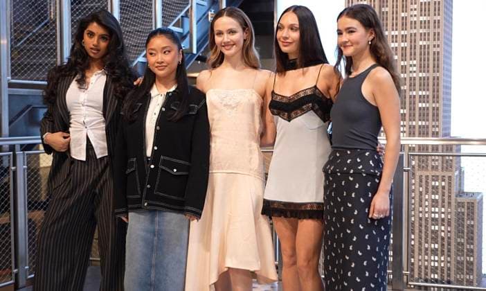 Maddie Ziegler, Lana Condor, Iris Apatow, Millicent Simmonds and Avantika to Visit the Empire State Building Ahead of the Premiere of Prime Video™s Pretty Lethal. (NEW) Maddie Ziegler, Lana Condor, Iris Apatow, Millicent Simmonds and Avantika to Visit the Empire State Building Ahead of the Premiere of Prime Video™s Pretty Lethal. March 23, 2026, New York, USA: Actresses (L-R) Avantika, Lana Condor, Iris Apatow, Maddie Ziegler and Millicent Simmonds Visit the Empire State Building ahead of the Premiere of Prime Video™s Pretty Lethal. Credit: Jorge Estrellado Thenews2 (Foto: Jorge Estrellado Thenews2 imago images) Maddie Ziegler, Lana Condor, Iris Apatow, Millicent Simmonds and Avantika to Visit the Empire State Building Ahead of the Pr Copyright: xJorgexEstrelladox