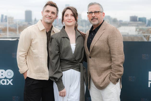 HBO Max s The Pitt London Photocall at The Venue Piccadilly in London, UK, 24 March 2026 London, UK, 24 March 2026: Phil Dunster, Charly Clive and Steve Carell at HBO Max s The Pitt London Photocall at on the rooftop of The Venue Piccadilly in London. The HBO Max Experience, an immersive takeover of The Venue, is open to the public on 24 and 25 March. Attending cast: Noah Wyle, Lisa Kudrow, Bella Ramsey, Steve Carell, Phil Dunster, Jordan Firstman, Linda Cardellini, True Whitaker, Charly Clive, Joy Sunday and David Harbour. All episodes of The Pitt Season 1 will be available to stream exclusively on HBO Max in the UK and Ireland from March 26, with episodes from Season 2 airing on a weekly basis., Credit:DAVID JON @DAVIDJONPHOTOGRAPHY Av Copyright: xDAVIDxJONx@DAVIDJONPHOTOGRAPHYx xAvalonx 1086055220