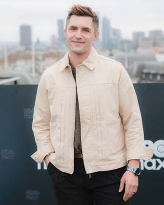 HBO Max s The Pitt London Photocall at The Venue Piccadilly in London, UK, 24 March 2026 London, UK, 24 March 2026: Phil Dunster at HBO Max s The Pitt London Photocall at on the rooftop of The Venue Piccadilly in London. The HBO Max Experience, an immersive takeover of The Venue, is open to the public on 24 and 25 March. Attending cast: Noah Wyle, Lisa Kudrow, Bella Ramsey, Steve Carell, Phil Dunster, Jordan Firstman, Linda Cardellini, True Whitaker, Charly Clive, Joy Sunday and David Harbour.All episodes of The Pitt Season 1 will be available to stream exclusively on HBO Max in the UK and Ireland from March 26, with episodes from Season 2 airing on a weekly basis., Credit:DAVID JON @DAVIDJONPHOTOGRAPHY Avalon Copyright: xDAVIDxJONx@DAVIDJONPHOTOGRAPHYx xAvalonx 1086055259