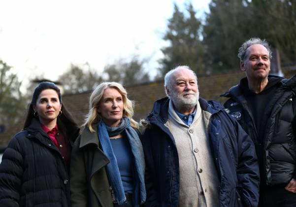 25.03.2026, xcex, GER, Seevetal, Demenzdorf Sunderhof, TV, Tatort, NDR, Settermin, Fototermin, Tatort Koenig in Gelb Dreh im Demenzdorf Sunderhof in Seevetal, Marina Galic, Maria Furtwaengler, Thomas Thieme, Alexander Adolph (Regie)