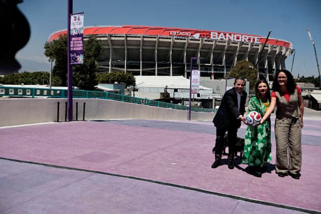 March 25, 2026, Mexico City, Cdmx, Mexico: Mayor CLARA BRUGADA inaugurated pedestrian walkways around Azteca Stadium, now known as Banorte Mexico City Stadium. This pedestrian corridor features improved lighting; however, some residents commented that the works are temporary and incomplete, carried out in preparation for the upcoming World Cup. Meanwhile, the front of the stadium is beginning to look complete for the opening match between Mexico and Portugal, but the rear remains under renovation, where workers have tried to conceal the debris just days before the national team s first friendly match. Mexico City Mexico - ZUMAp204 20260325_zip_p204_018 Copyright: xJosuexPerezx