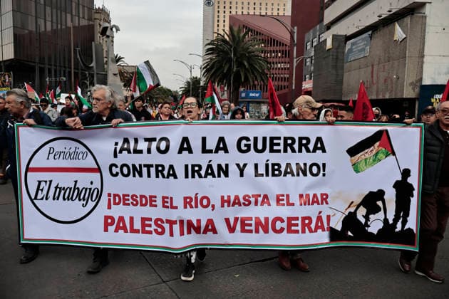 March 30, 2026, Mexico City, Cdmx, Mexico: In Mexico City, approximately 250 people demonstrated to commemorate the fiftieth anniversary of Palestinian Land Day. Exactly today, the State of Israel, led by Benjamin Netanyahu, declared that Palestinians who commit crimes against Israelis will be subject to the death penalty by hanging. This decision was condemned by activists and organizations internationally. During the event, city police followed the demonstrators, who marched with posters and flags of the Palestinian people, chanting slogans against genocide, torture, and the forced displacement of thousands. At the end of the march, they held a sit-in in front of the former U.S. Embassy to demand that the U.S. government cease its support - ZUMAp204 20260330_zip_p204_014 Copyright: xJosuexPerezx