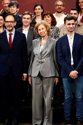 Queen Sofía visits RNEs Casa de la Radio, on the occasion of the 60th anniversary of Radio Clásica Family photo during the visit to RNEs Casa de la Radio, on the occasion of the 60th anniversary of Radio Clásica, on April 7th, 2026, in Madrid Spain The station was born in 1965 as Second Program of Radio Nacional de Espana, and was renamed Radio 2 in 1981, and in 1984 it adopted its final name, Radio Clásica, It was renamed Radio 2 in 1981, and in 1984 it adopted its definitive name, Radio Clásica. Throughout its history it has had a great international projection and has received numerous awards, including the Gold Medal for Merit in Fine Arts in 2006 l FAMOUSES ROYAL HOUSE ROYAL KING RNE Antonio Gutié Madrid Madrid Spain Copyright: xAntonioxGutià rrezx 7420030