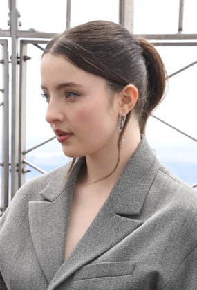 NEW YORK, NY APRIL 7 Lucy Halliday pictured as the cast of Hulus The Testaments to Visit the Empire State Building Ahead of April 8 Premiere on April 7, 2026 in New York City Credit John Fycke AdMedia 454822 2026 04 07 New York New York City Copyright: xAdMediax STAR_454822_021