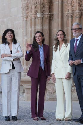 Queen Letizia meets with the Associació de Dones Empresàries Queen Letizia 2i , accompanied by the president of the Association, Laia Rogel 2d , the mayor of Lleida, Félix Larrosa d , and the Minister of Equality, Ana Redondo i , meets with the Associació de Dones Empresàries de Lleida, on April 9, 2026, in Lleida, Catalunya Espana The meeting, held in the Seu Vella de Lleida and behind closed doors, is part of the events of the 20th anniversary of the association and precedes the delivery of the XVI Premis Ap Lleida, which recognize the leadership and career of businesswomen and professionals in the territory 09 APRIL 2026 Lleida, Catalunya Lleida, Catalunya Espana Copyright: xDavidxZorrakinox 7425514