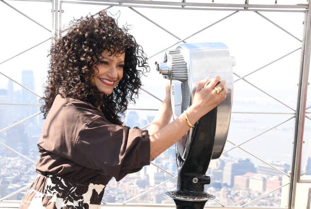 NEW YORK, NY APRIL 9 Judy Reyes visits the Empire State Building ahead of the Season Finale of Scrubs revival on ABC on April 9, 2026 in New York City Photo Credit John Fycke AdMedia 454910 2026 04 09 New York New York City Copyright: xAdMediax STAR_454910_020