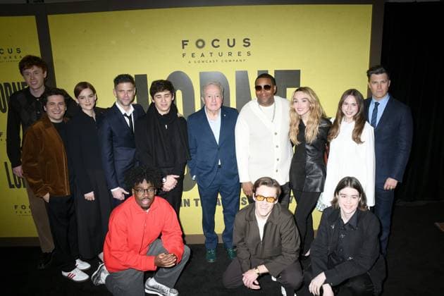 Lorne Michaels (center), Ben Marshall, Veronika Slowikowska, Jeremy Culhane, Kam Patterson, Marcello Hernández, Kenan Thompson, Chloe Fineman, Jane Wickline, Colin Jost at arrivals for LORNE Premiere, Alice Tully Hall at Lincoln Center, New York, NY, April 09, 2026. Photo By: Quoin Pics Everett Collection LORNE Premiere PUBLICATIONXNOTxINxCANxCHNxFRAxITAxJPNxNORxPOLxRUSxESPxUKxUSA