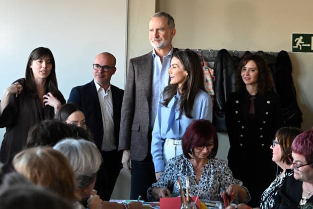 The King and Queen visit the José María de Llanos Foundation on the occasion of the 25th anniversary of the Escuela de Hostelería del Sur The Government Delegate of Madrid, Francisco Martín, King Felipe, Queen Letizia and the President of the Community of Madrid, Isabel Díaz Ayuso, during their visit to the José María de Llanos Foundation on the occasion of the 25th anniversary of the Escuela de Hostelería del Sur, on April 15, 2026, in Madrid Spain Since 2001 it has been operating as a School of Hospitality, dedicated to the comprehensive training of future catering professionals, chefs, bartenders and waiters, whose training is carried out by a select group of teachers FAMOUS KINGS AND QUEENS HOTEL SCHOOL José Madrid Madrid Madrid Spain Copyright: xJosà xOlivax 7442906