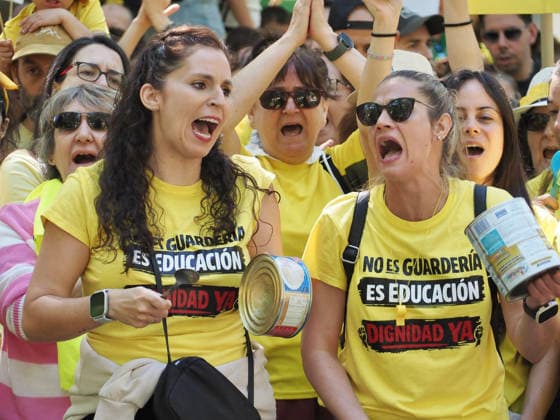 April 19, 2026, Madrid, Madrid, Spain: MADRID, SPAIN - April 19: In Madrid, public education students and teachers took to the streets with the slogan â€oeSave public education,†marching from Atocha to Puerta del Sol to protest against cuts and institutional neglect by the Community of Madrid. Madrid Spain - ZUMAh199 20260419_zip_h199_001 Copyright: xAaronxHerediax
