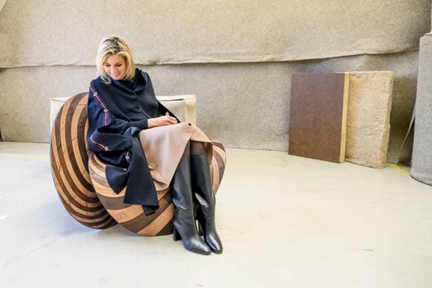 Arnhem, The Netherlands, 2026-04-21 14:03:57 ARNHEM, 21-04-2026, Cleantech Park. Queen Maxima visits Cleantech Park Arnhem. Arnhem has been named SME City 2026 by the business association MKB-Nederland. Every year, MKB-Nederland awards this title to a city or region that demonstrates it stands alongside entrepreneurs, actively works towards an attractive business climate, supports collaboration with entrepreneurs, and offers space for innovation, growth, and networking. PHOTO: NLBeeld Patrick van Emst. In the photo: Queen Maxima takes a seat on a circular design chair by Joris Laarman. Credit: NL Beeld Patrick van Emst Copyright: xx x