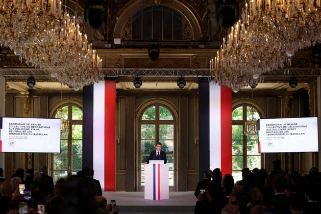 Decoration Ceremony For The Police Forces Who Intervened At The Bataclan - Paris France s President, Emmanuel Macron delivers a speech during a ceremony for awarding collective decorations to the police forces who intervened at the Bataclan during the attacks on November 13, 2015, at the Elysee Presidential palace, in Paris, on April, 21, 2026. Photo by Stephane Lemouton Pool ABACAPRESS.COM Paris France Copyright: xLemoutonxStephane Pool ABACAx