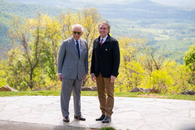 May 2, 2026, Front Royal, Va, United States: King Charles III of the United Kingdom, left, with U.S Interior Secretary Doug Burgum, right, during a visit to the Shenandoah National Park Dickey Ridge section, April 30, 2026 in Front Royal, Virginia. The King is visiting in celebration of the 250th anniversary of American independence. Front Royal United States - ZUMAp138 20260502_zaa_p138_063 Copyright: xAndrewxKing NationalxParkx