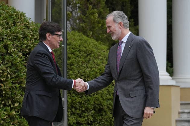 The King presents the National Research Awards 2025 King Felipe VI greets the President of the Generalitat de Catalunya, Salvador Illa, upon his arrival at the presentation of the National Research Awards 2025, at the Palau Pedralbes, on May 4, 2026, in Barcelona, Catalunya Spain These awards are Spains most important recognition in the field of scientific research, and highlight the talent of the people and entities awarded who, through their work, contribute to the advancement and progress of society 04 MAY 2026 Spain Copyright: xDavidxZorrakinox 7497397