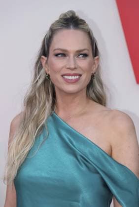 Erin Foster at arrivals for NOBODY WANTS THIS Season 2 Premiere on Netflix, The Egyptian Theatre Hollywood, Los Angeles, CA, October 16, 2025. Photo By: Elizabeth Goodenough Everett Collection2516O02 UH029 PUBLICATIONXNOTxINxCANxCHNxFRAxITAxJPNxNORxPOLxRUSxESPxUKxUSA Copyright: xx 2516O02 UH029 2516O02_UH029_H