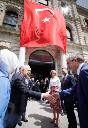 Queen Mathilde Attends 2026 Turkey Economic Mission ISTANBUL, TURKEY - MAY 12: Maxime Prevot (Les Engages), Deputy Prime Minister and Minister of Foreign Affairs foreign of Federal Government, Pierre-Yves Jeholet (MR), Vice-Chairman and Walloon Minister for the Economy, Industry, the Digital Economy, Employment and Training and Queen Mathilde of Belgium pictured during a visit to Istanbul University as part of the Belgian economic mission to the Republic of Turkey, on May 12, 2026 in Istanbul, Turkey, 12 05 2026 (Photo: Benoit Doppagne Pool Photonews) Istanbul Turkey Copyright: xBenoitxDoppagnex