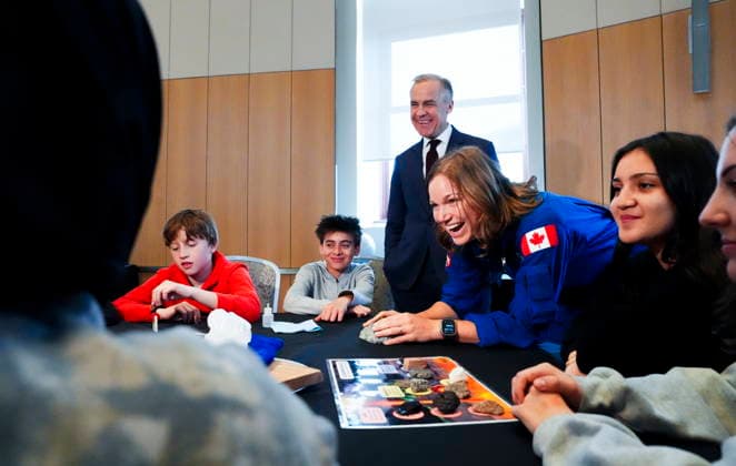 May 13, 2026, Ottawa, On, Canada: Prime Minister Mark Carney, centre, joins astronaut of the Artemis II mission, Artemis Capsule Communicator Jenni Gibbons, as they visit with students at the Museum of Nature in Ottawa on Wednesday, May 13, 2026. Ottawa Canada - ZUMAc35_ 20260513_zaf_c35_039 Copyright: xSeanxKilpatrickx