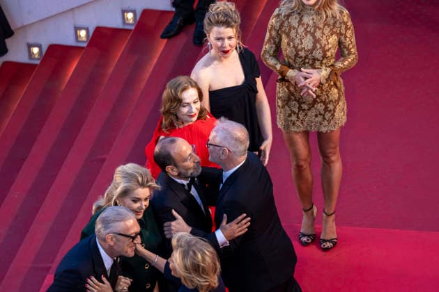 Vincent Cassel, Iris Knobloch, président du festival de Cannes, Catherine Deneuve, Asghar Farhadi, Thierry Frémaux, délégué général du festival de Cannes, Isabelle Huppert, India Hair Montée des marches du film Histoires parallèles lors du 79ème Festival International du Film de Cannes, le 14 mai 2026 Camilla Canalini Bestimage Red carpet for Parallel tales at the 79th Cannes International Film Festival on May 14, 2026 Cannes France Copyright: xCamillaxCanalinix xBestimagexCamillaxCanalinix xBestimagex