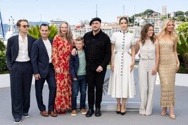Edouard Philipponnat, Jason Berger, Kelly B Eviston, Clark Shotwell, John Travolta, Ella Bleu Travolta, Amy Laslett and Olga Hoffmann at the Propeller One Way Night Coach photocall at the 79th annual Cannes Film Festival at Palais des Festivals on May 16, 2026 in Cannes, France Jacovides Moreau bestimage Propeller One Way Night Coach photocall at the 79th annual Cannes Film Festival at Palais des Festivals on May 16, 2026 in Cannes, France Cannes France Copyright: xJACOVIDES-MOREAUx xBESTIMAGExJACOVIDES-MOREAUx xBESTIMAGEx