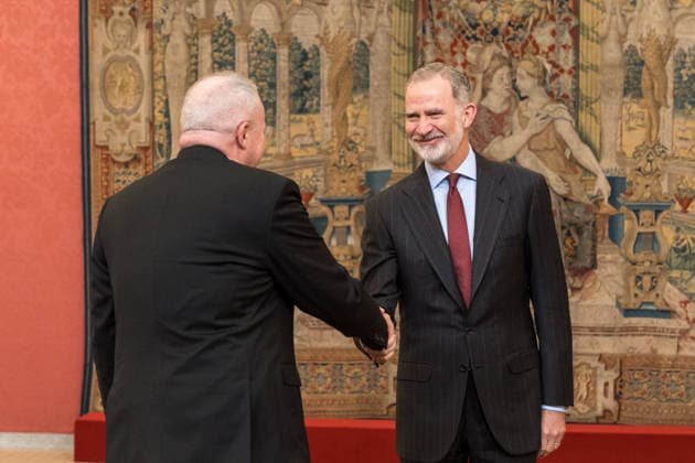 The King receives several promotions of the Corps of State Lawyers King Felipe VI receives in audience the promotions of the Corps of State Lawyers of the years 1991, 1992, 2024 and 2026, in the Royal Palace of El Pardo, on May 18, 2026, in Madrid Spain The Corps of State Lawyers is responsible for developing the function of legal assistance, consisting of advice, representation and defense in court, representation and defense in the courts of the General State Administration, its autonomous bodies, the constitutional bodies and, where appropriate and through the corresponding agreements, the autonomous communities, the local corporations and the other entities which make up the institutional public sector The State Attorneys are integrate Copyright: xDiegoxRadamà sx 7531879