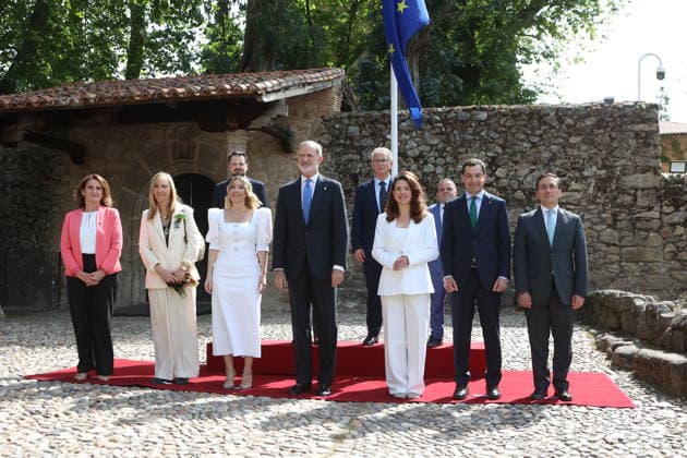 The King presents the XIX Carlos V European Award at the Monastery of Yuste Cáceres King Felipe VI, the Vice President of the European Commission, Teresa Ribera, the Minister of Foreign Affairs, José Manuel Albares, the President of the Junta de Extremadura, María Guardiola, the acting President of the Junta de Andalucía, Juanma Moreno, and the Councilor of Budapest Kata Tütto, on their arrival at the presentation of the XIX Carlos V European Award to the European Committee of the Regions, at the Monastery of San Jerónimo de Yuste, on May 25, 2026, in Cuacos de Yuste, Cáceres, Extremadura Spain The award was received by the acting president of the Junta de Andalucía, Juanma Moreno, and the councilor of Budapest, Kata Tütto, co-presidents o Copyright: xJorgexArmestarx 7548378