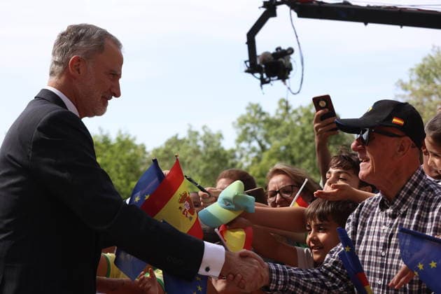The King presents the XIX Carlos V European Award at the Monastery of Yuste Cáceres King Felipe VI, on his arrival at the presentation of the XIX Carlos V European Award to the European Committee of the Regions, at the Monastery of San Jerónimo de Yuste, on May 25, 2026, in Cuacos de Yuste, Cáceres, Extremadura Spain The award was received by the acting president of the Junta de Andalucía, Juanma Moreno, and Budapest councilor Kata Tütto, co-presidents of that body, The European Committee of the Regions, the consultative assembly which brings together local and regional representatives of the European Union, has received an award for enabling citizens to bring their everyday problems and concerns to the attention of the EU institutions 25 Copyright: xJorgexArmestarx 7548387
