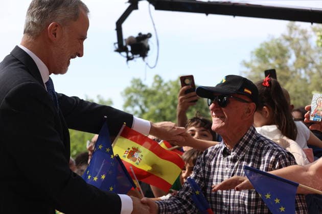The King presents the XIX Carlos V European Award at the Monastery of Yuste Cáceres King Felipe VI, on his arrival at the presentation of the XIX Carlos V European Award to the European Committee of the Regions, at the Monastery of San Jerónimo de Yuste, on May 25, 2026, in Cuacos de Yuste, Cáceres, Extremadura Spain The award was received by the acting president of the Junta de Andalucía, Juanma Moreno, and Budapest councilor Kata Tütto, co-presidents of that body, The European Committee of the Regions, the consultative assembly which brings together local and regional representatives of the European Union, has received an award for enabling citizens to bring their everyday problems and concerns to the attention of the EU institutions 25 Copyright: xJorgexArmestarx 7548388