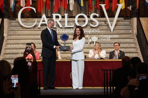 The King presents the XIX Carlos V European Award at the Monastery of Yuste Cáceres King Felipe VI, during the presentation of the XIX Carlos V European Award to the European Committee of the Regions, at the Monastery of San Jerónimo de Yuste, on May 25, 2026, in Cuacos de Yuste, Cáceres, Extremadura Spain The award was received by the acting president of the Junta de Andalucía, Juanma Moreno, and Budapest councilor Kata Tütto, co-presidents of that body, The European Committee of the Regions, the consultative assembly which brings together local and regional representatives of the European Union, has received an award for enabling citizens to bring their everyday problems and concerns to the attention of the EU institutions 25 MAY 2026 Es Copyright: xJorgexArmestarx 7548560