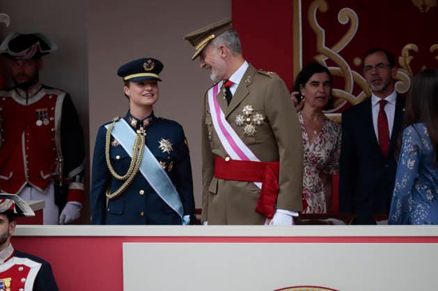 King Felipe VI and Princess Leonor preside in Vigo the parade for the Armed Forces Day King Felipe VI and Princess Leonor preside from the tribune of honor the central commemorative act of the Armed Forces Day, on May 30, 2026, in Vigo, Pontevedra, Galicia Spain The civil and military parade has gathered motorcycles, groups on foot at a pace of 124 steps per minute , In total, almost 3,300 members of the Royal Guard, the Army, the Navy, the Air and Space Army, the Civil Guard and the Military Emergency Unit took part in the event 30 MAY 2026 Adriá Vigo, Pontevedra, Galicia Vigo, Pontevedra, Galicia Spain Copyright: xAdrianxIragox 7560189