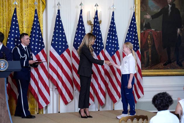 Melania Trump on AI champions awards - Washington US First lady Melania Trump participates in the Presidential Artificial Intelligence Challenge National Champion Awards Ceremony in the East Room at the White House in Washington on June 9, 2026. Photo by Yuri Gripas ABACAPRESS.COM Washington DC United States Copyright: xGripasxYuri ABACAx
