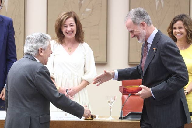 The King presides over the award ceremony of the VI Premio 15 de Junio King Felipe VI presents the award to journalist Miguel Ángel Aguilar i during the award ceremony of the VI Premio 15 de Junio a los Valores Constitucionales, in the Congress of Deputies, June 15, 2026, in Madrid Spain In this edition, the award goes to journalist and writer Miguel Ángel Aguilar in recognition of an exemplary career in defense of freedom of expression and freedom of the press, two fundamental constitutional values which, moreover, represent an essential counterweight for the proper functioning of any democracy June 15, 1977 marks one of the most important moments in Spains recent history, the first democratic elections in which all Spaniards voted freely Copyright: xEduardoxParrax 7598537